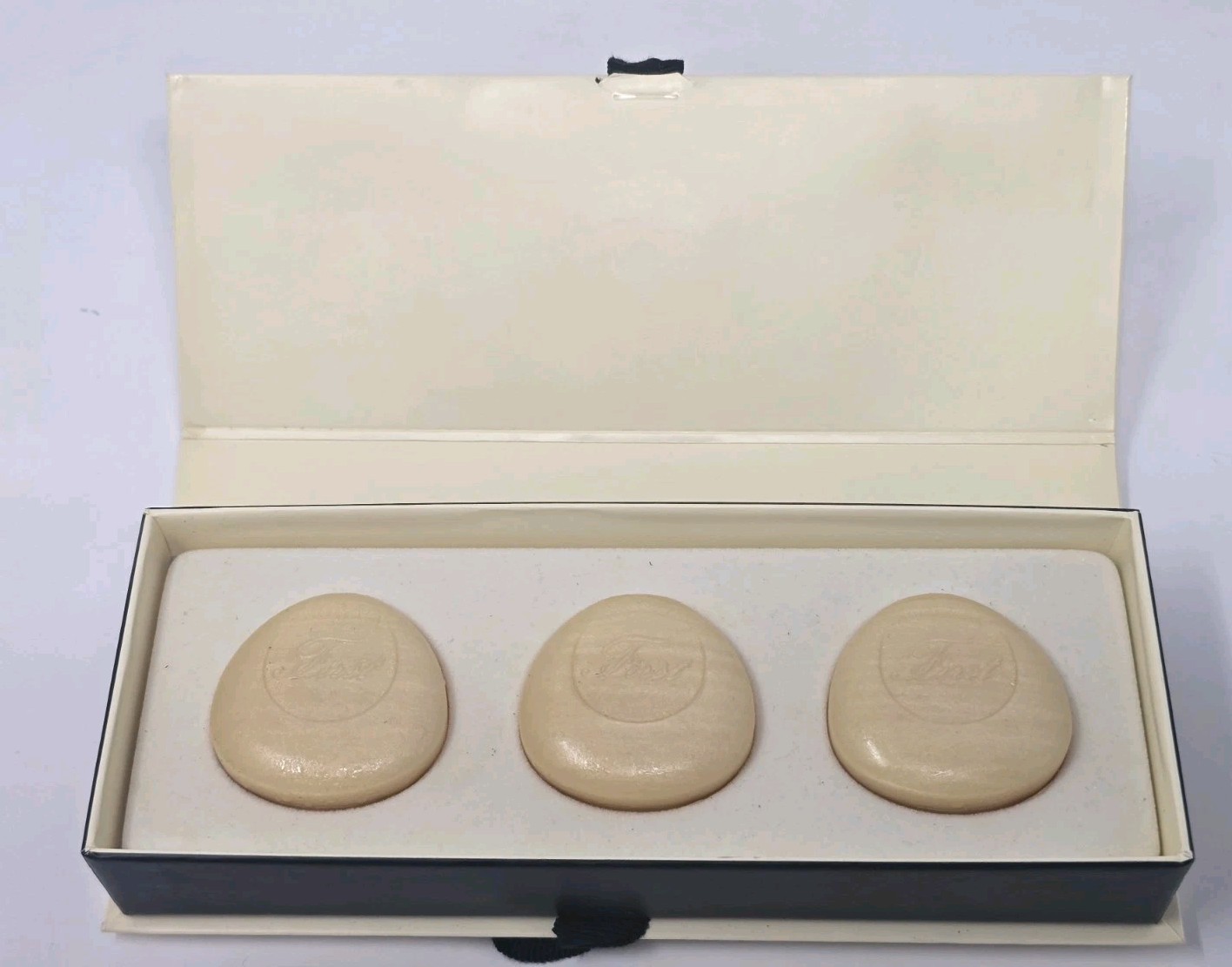 First Van Cleef & Arpels Perfumed Muni Soaps Discontinued (Set Of 3) Read*