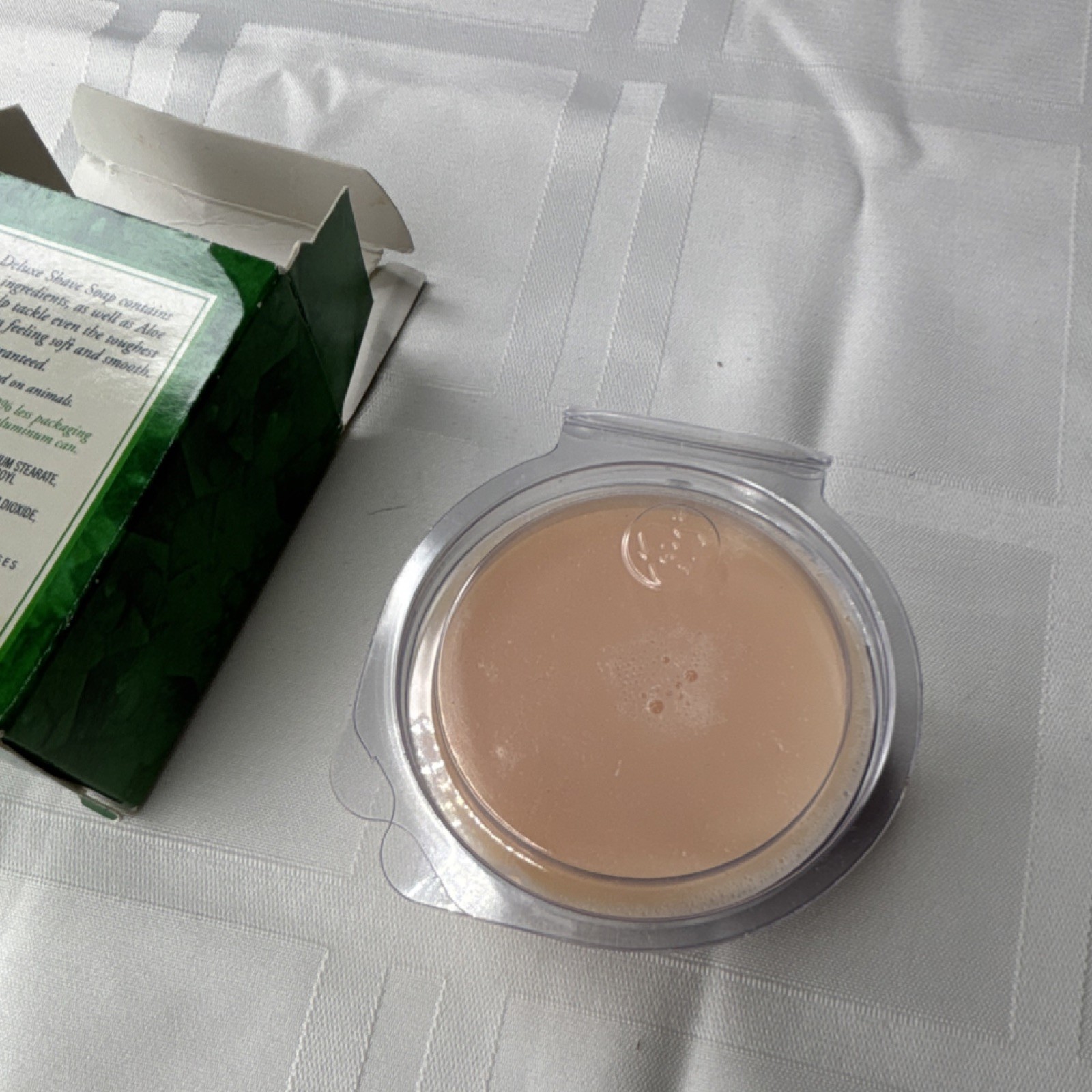 Van Der Hagen Deluxe Shave Soap Aloe Vera Shea Butter Alcohol-Free 2.5 oz
