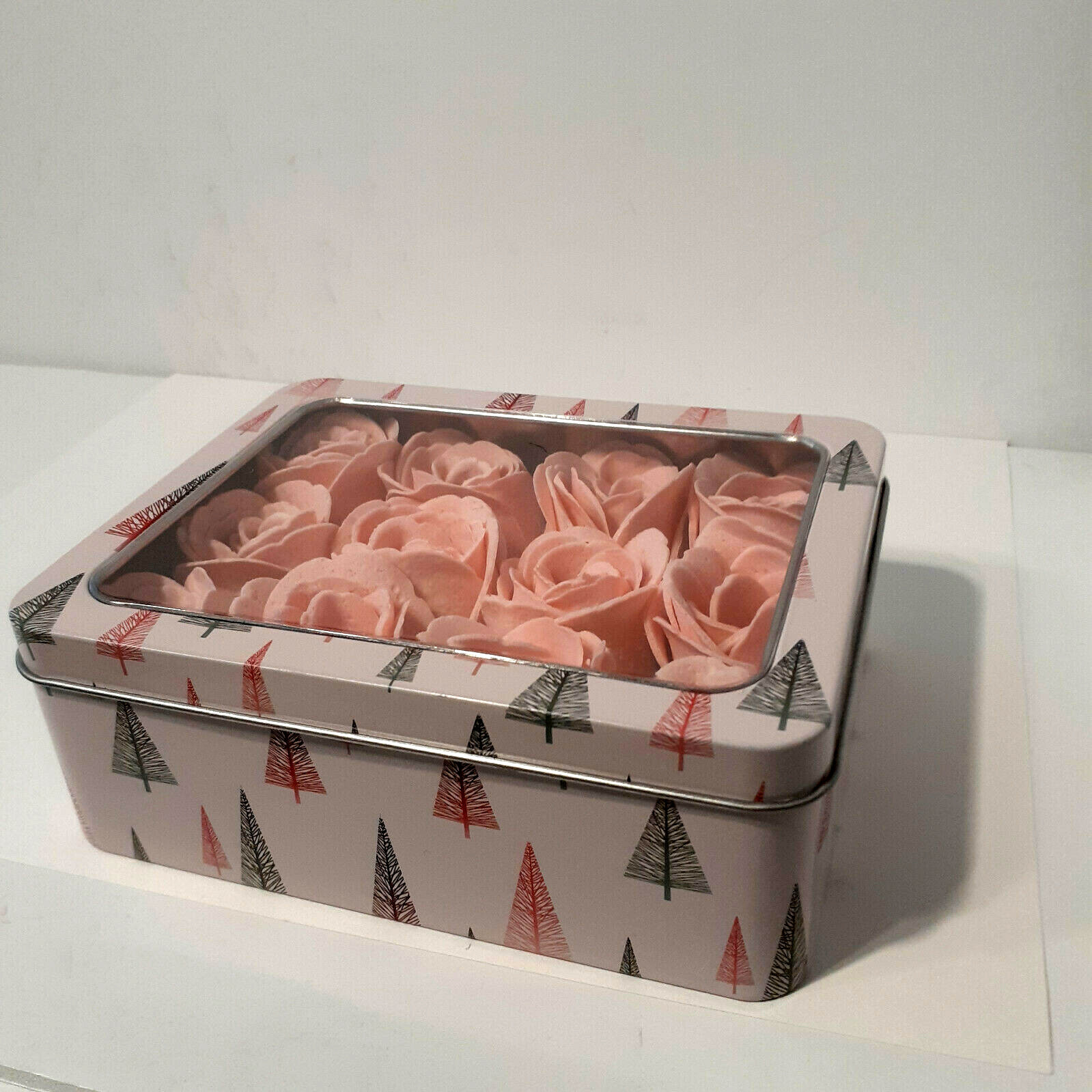Nicole Miller Rose Scented Soap Petals in metal box