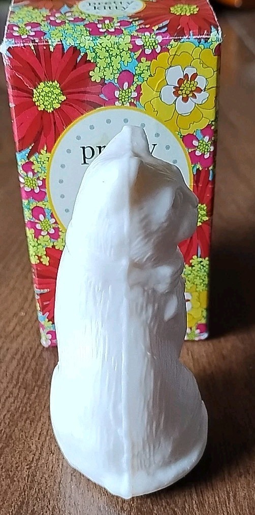 Pretty Kitty Luxurious Sculpted Soap NIB 😻