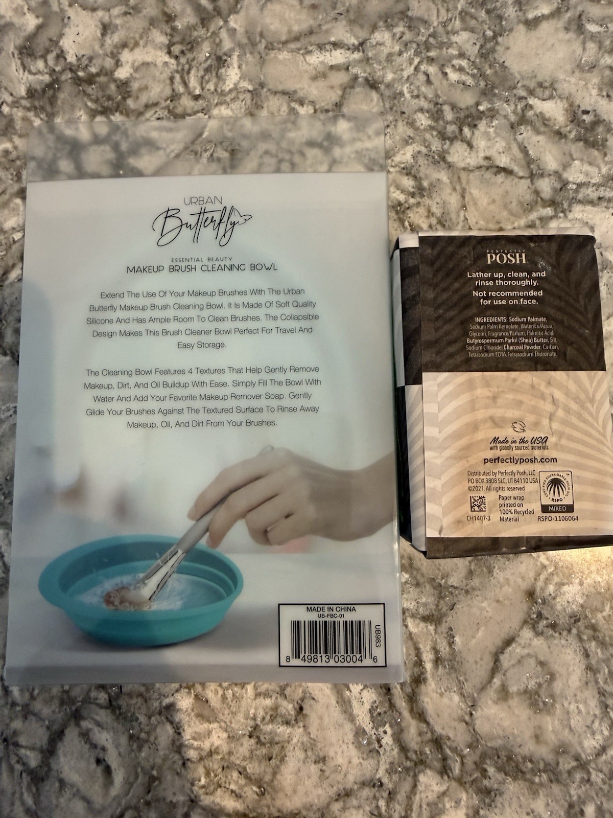 Perfectly Posh- Gender Bender Big Bath Bar – Makeup Brush Cleaning Kit – Teal