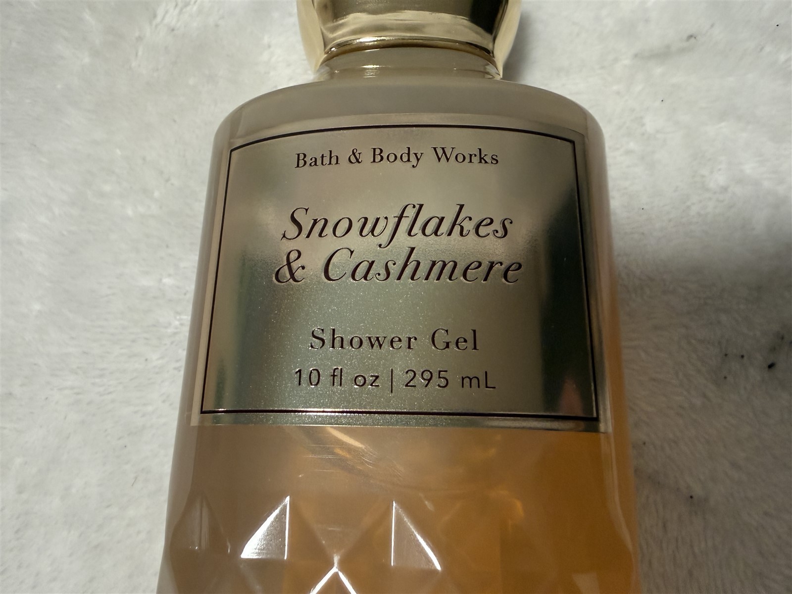 BATH & BODY WORKS SNOWFLAKES & CASHMERE SHOWER GEL 10 FL OZ