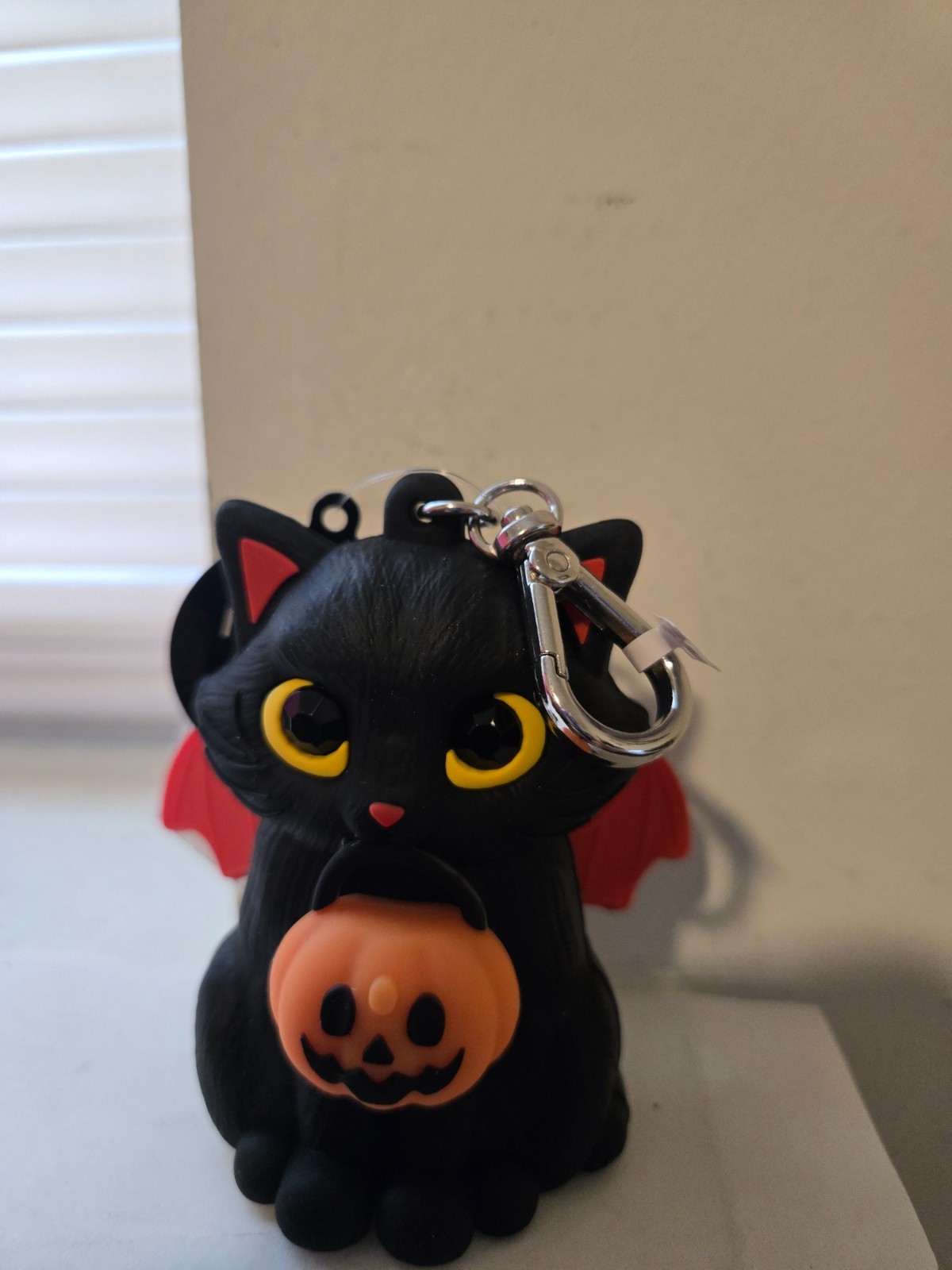 BATH AND BODY WORKS HALLOWEEN SPOOKY KITTY LIGHT UP POCKETBAC HOLDER BRAND NEW