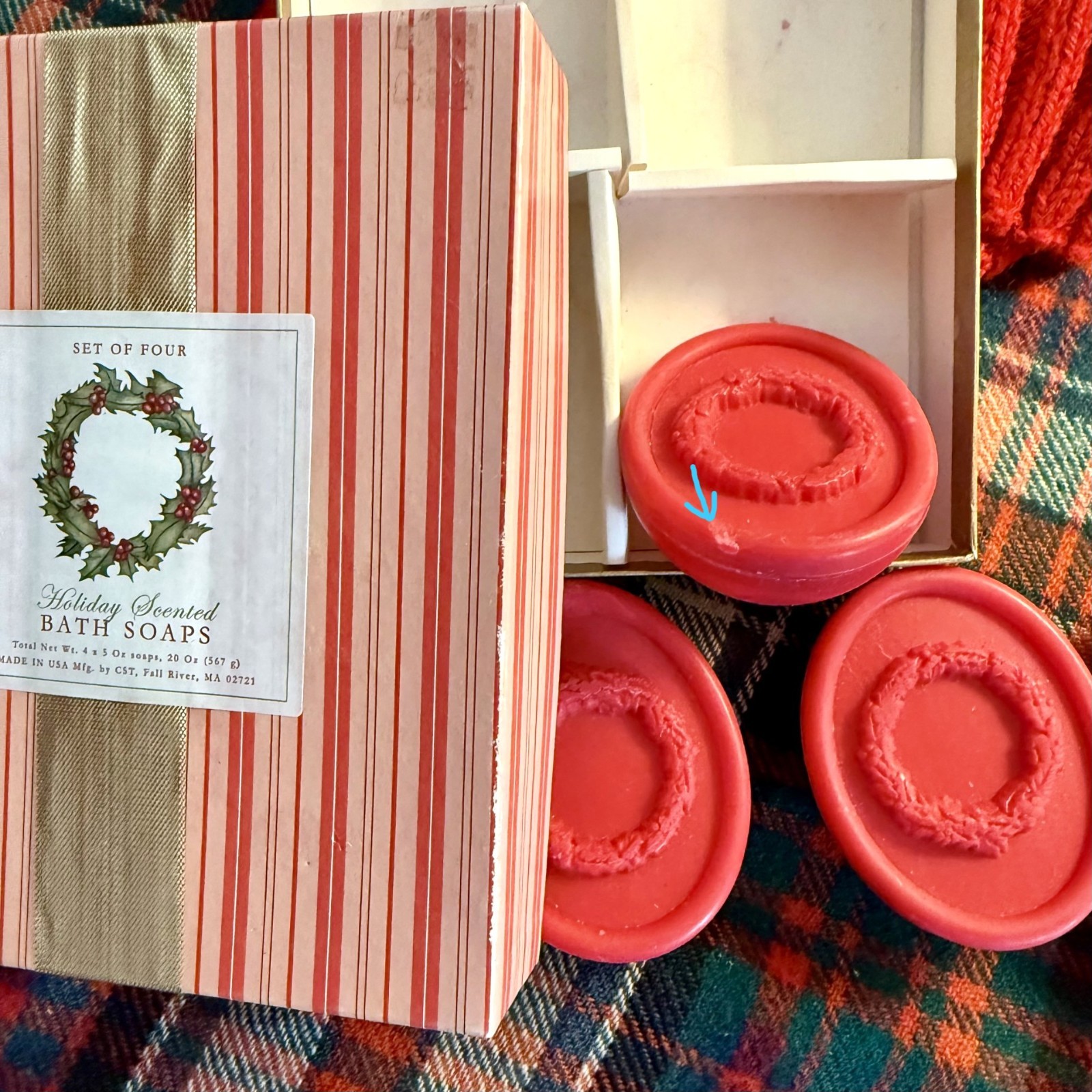 Bath Bar Soap Decorative Christmas Red 4 Vtg Holiday Scent CST Toiletries Oval
