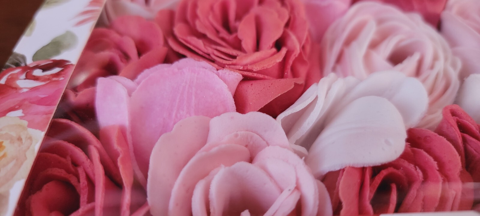 New Scented Soap Petals Flowers White Pink Red Wild Roses boxed stocking stuffer