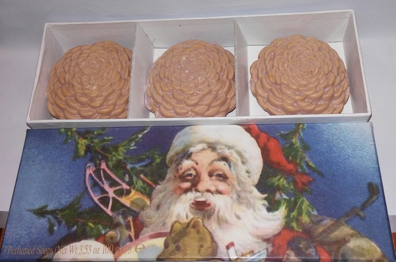 BOX WITH 3 PERFUMED SOAPS 3.53 OZ. 100 GR. EACH MAUVE MADE IN ITALY PARMA OP4400