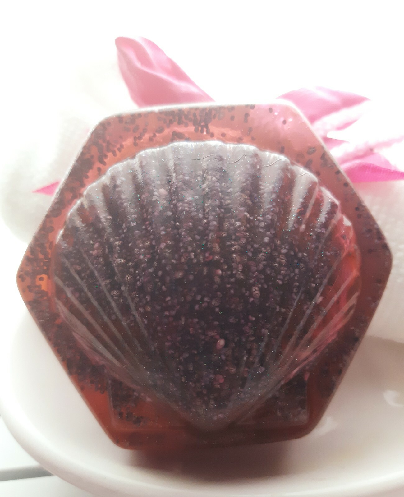 Chia Organic soap to restore the skin’s moisture barrier.