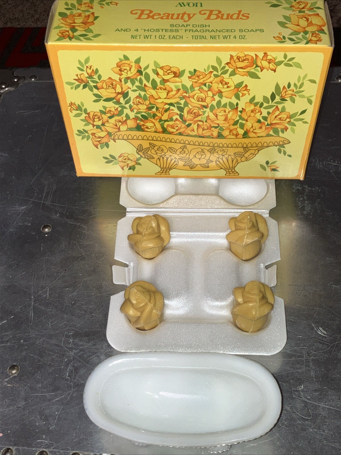 🌸AVON Beauty buds Milk glass bathtub soap dish w Yellow rose soaps