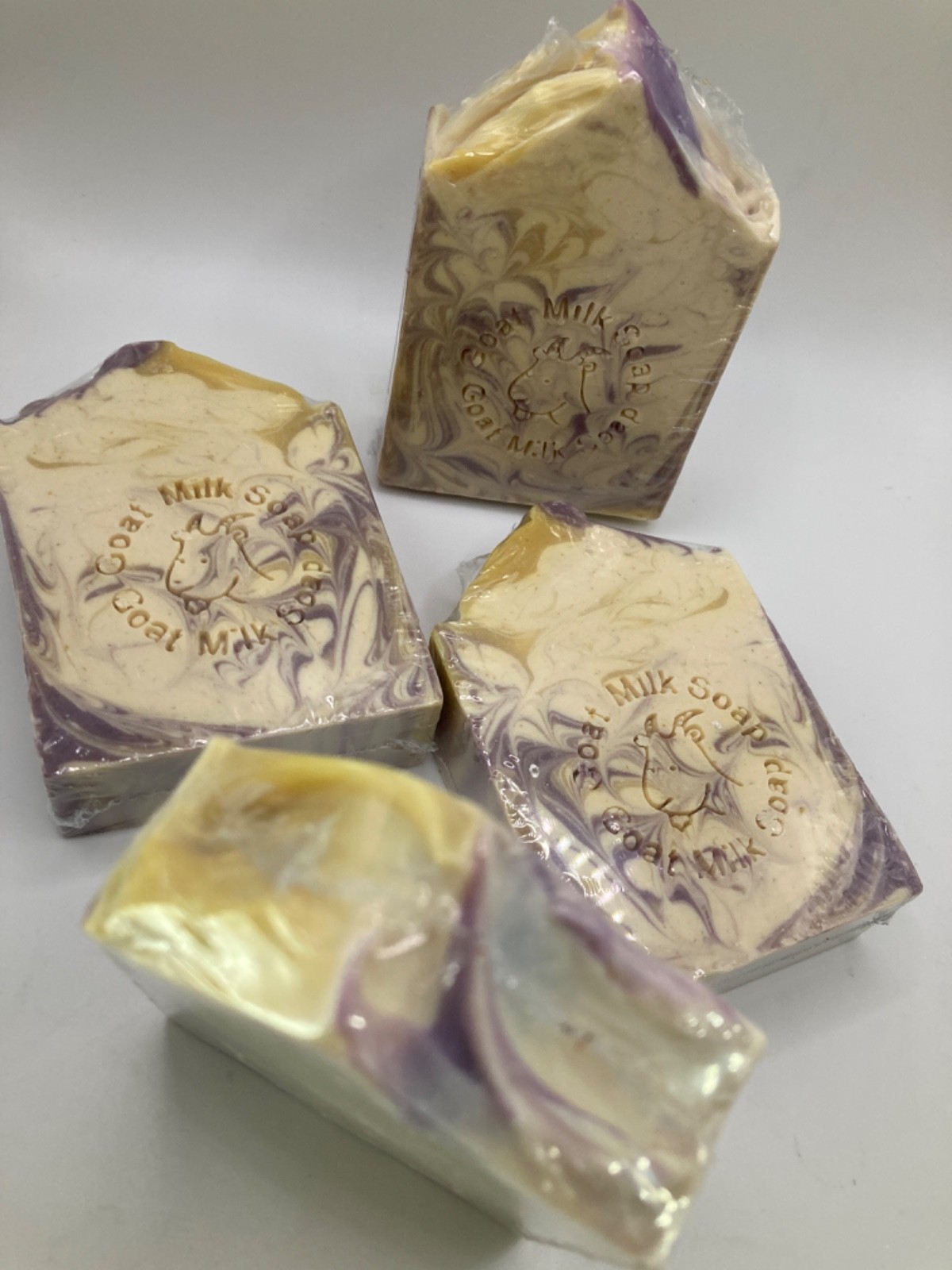 Homemade Raw Goat Milk Scented Lavender & Lemon – Lot 1 bar 5.0 oz ea.