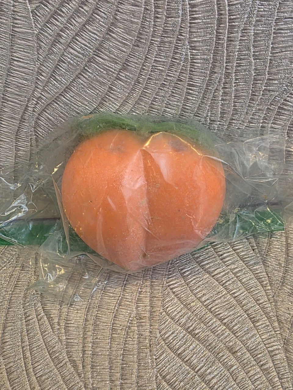 LUSH Peachy Soap Kitchen Exclusive 2.9 oz 85 g (New)