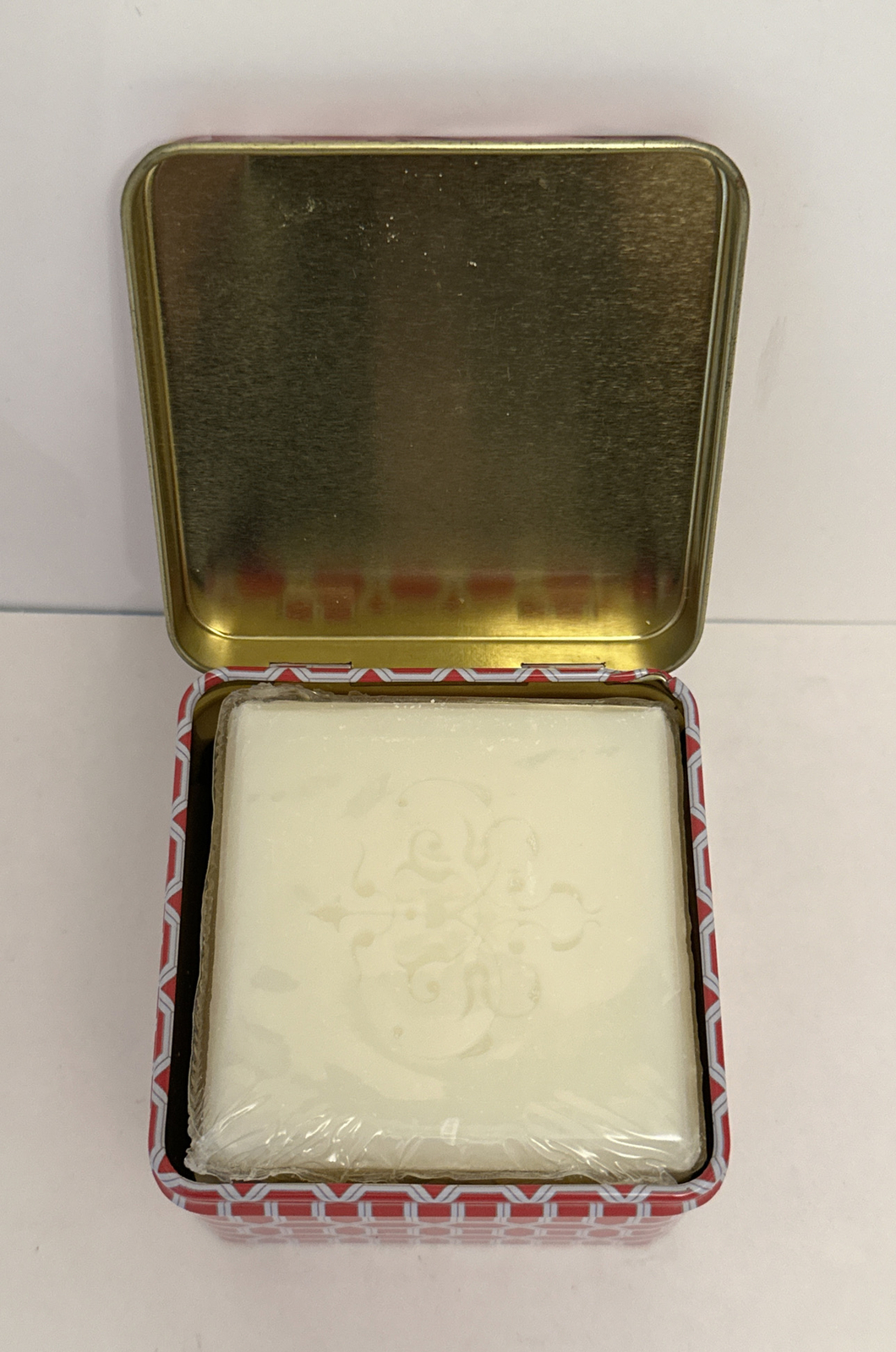 MUSE 5 Oz Wild Lavender Scented Soap Metal Keepsake Tin, Triple Milled~Veg Based