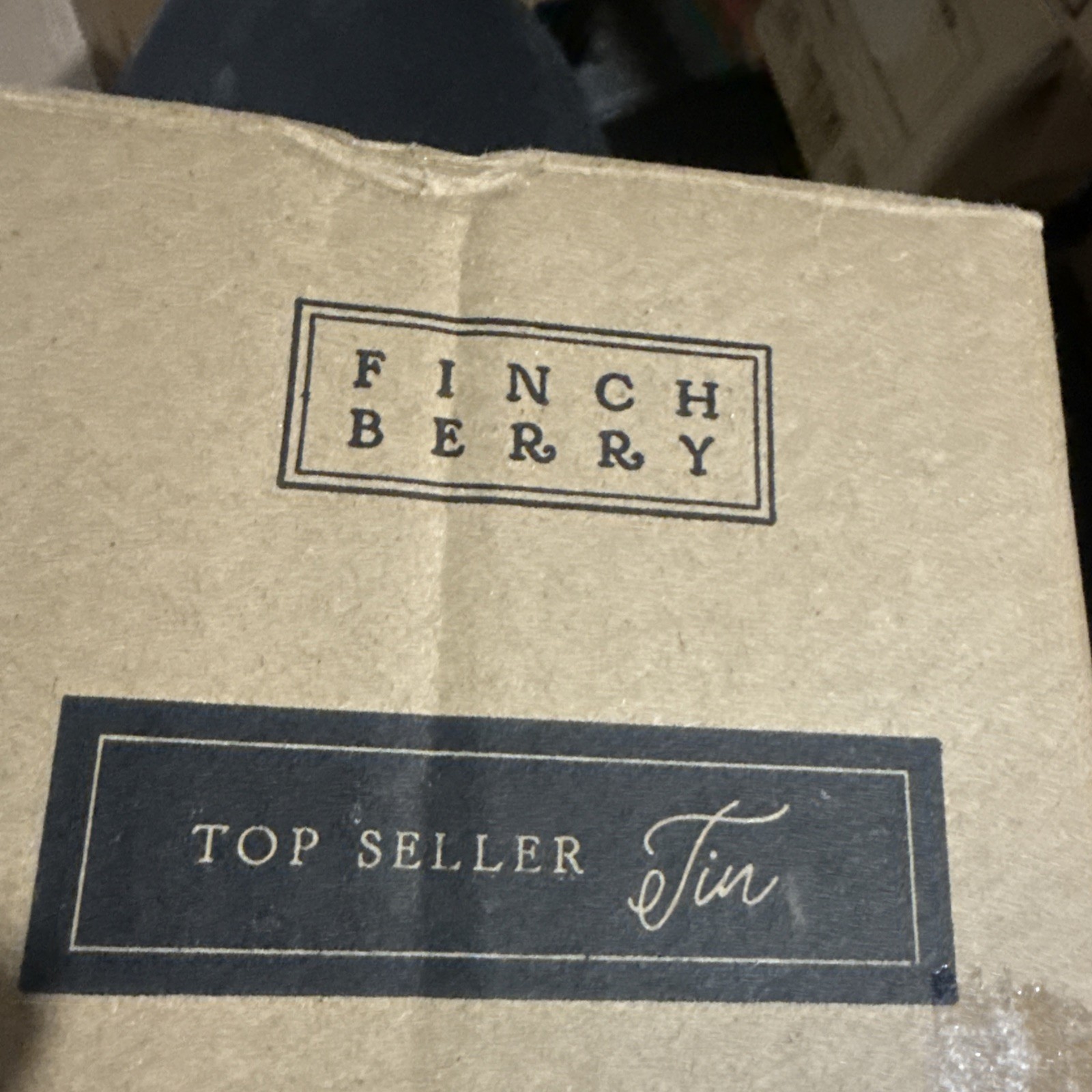 New Finchberry Artisan Soap Sampler Tin Box 8 bars Vegan Smells Wonderful