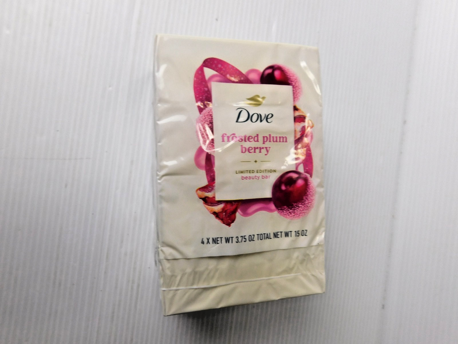 Set of (4) Dove Frosted Plum Berry Limited Edition Holiday Treats Soap Bars