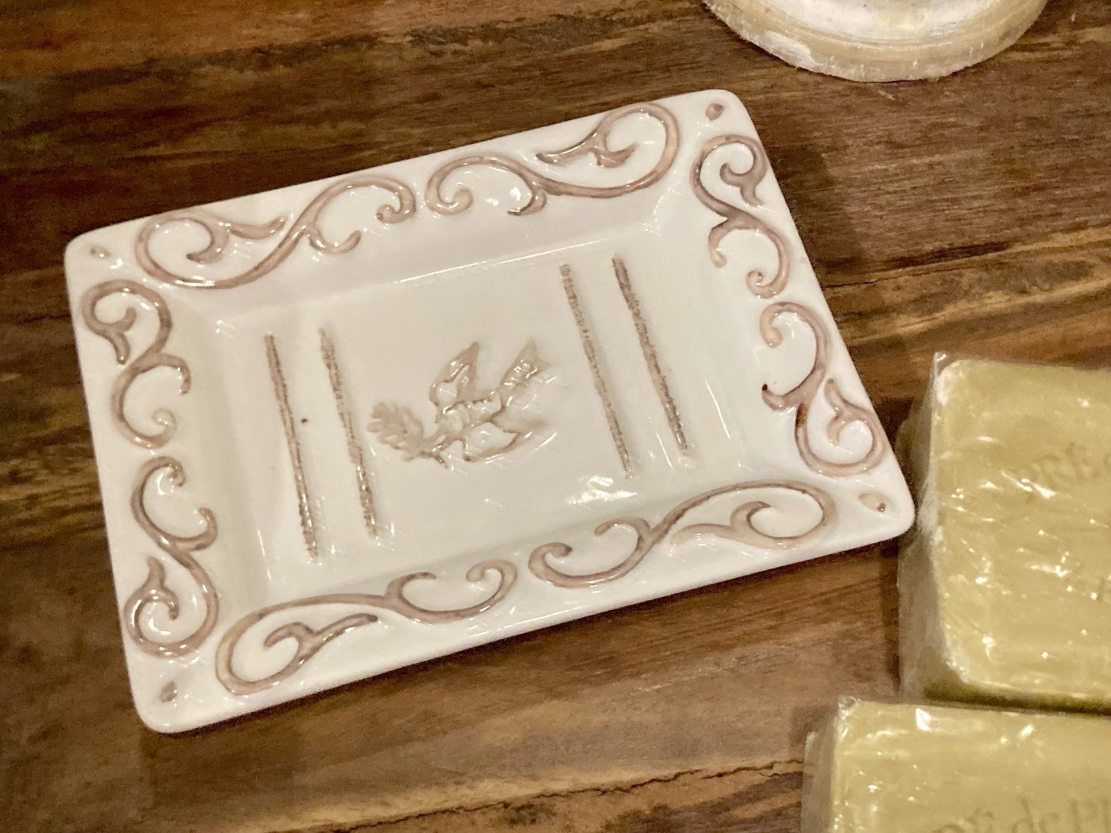 NEW IN PACKAGE PRE DE PROVENCE SOAP DISH & 2 BARS VERBENA SCENTED BAR SOAP