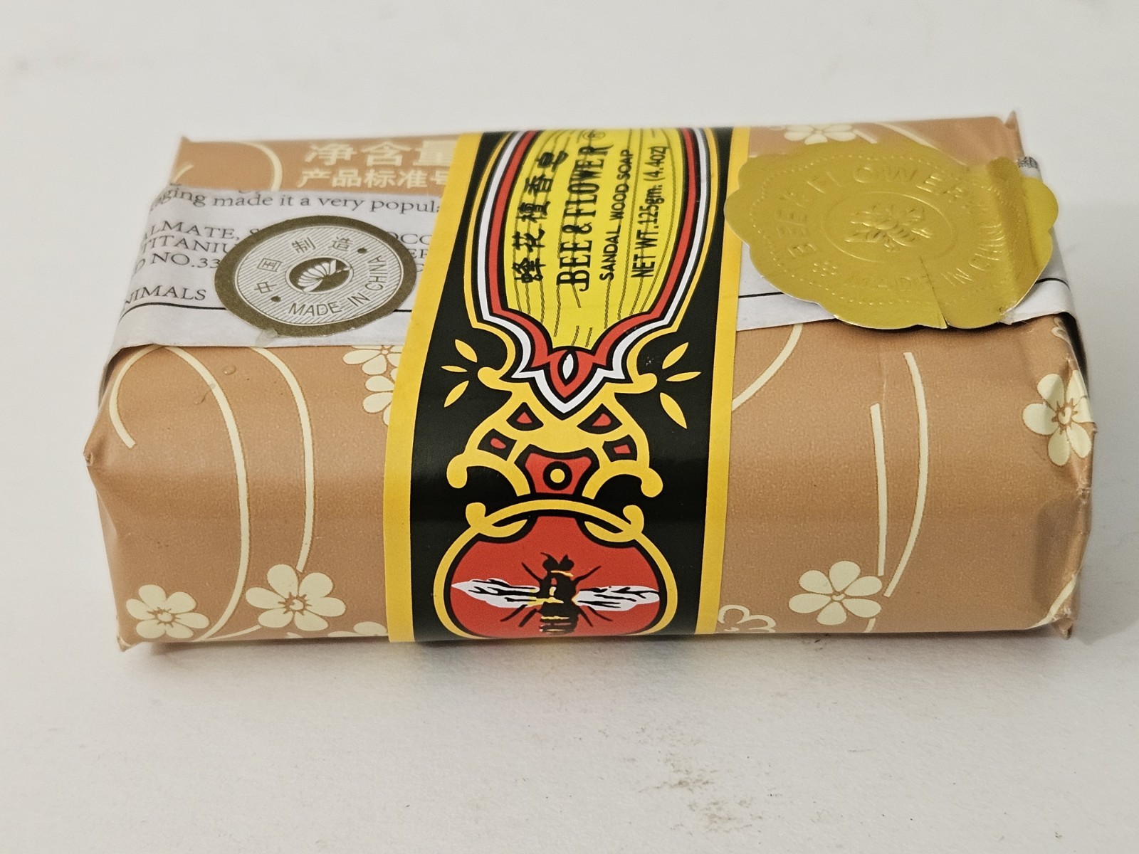 Bee & Flower Sandal Wood Soap Bar – 4.4 oz Gold Seal New
