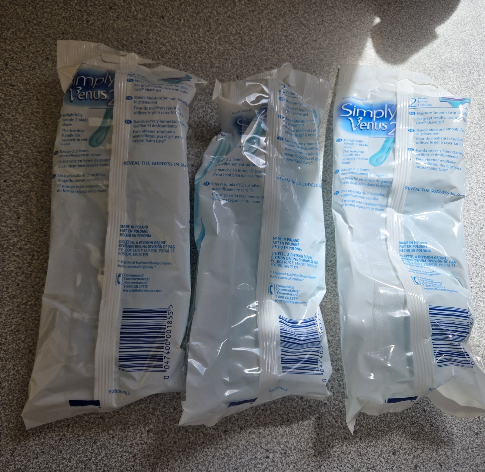 3- Gillette Simply Venus Disposable Razors With A Touch of Aloe, 4 Count