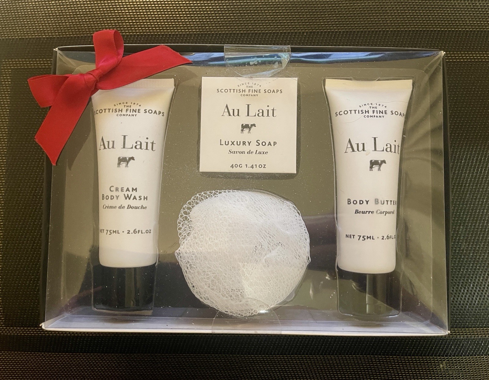 Au Lait Scottish Fine Soaps Pamper Kit NEW Body Wash, Soap, Body Butter, Loofa