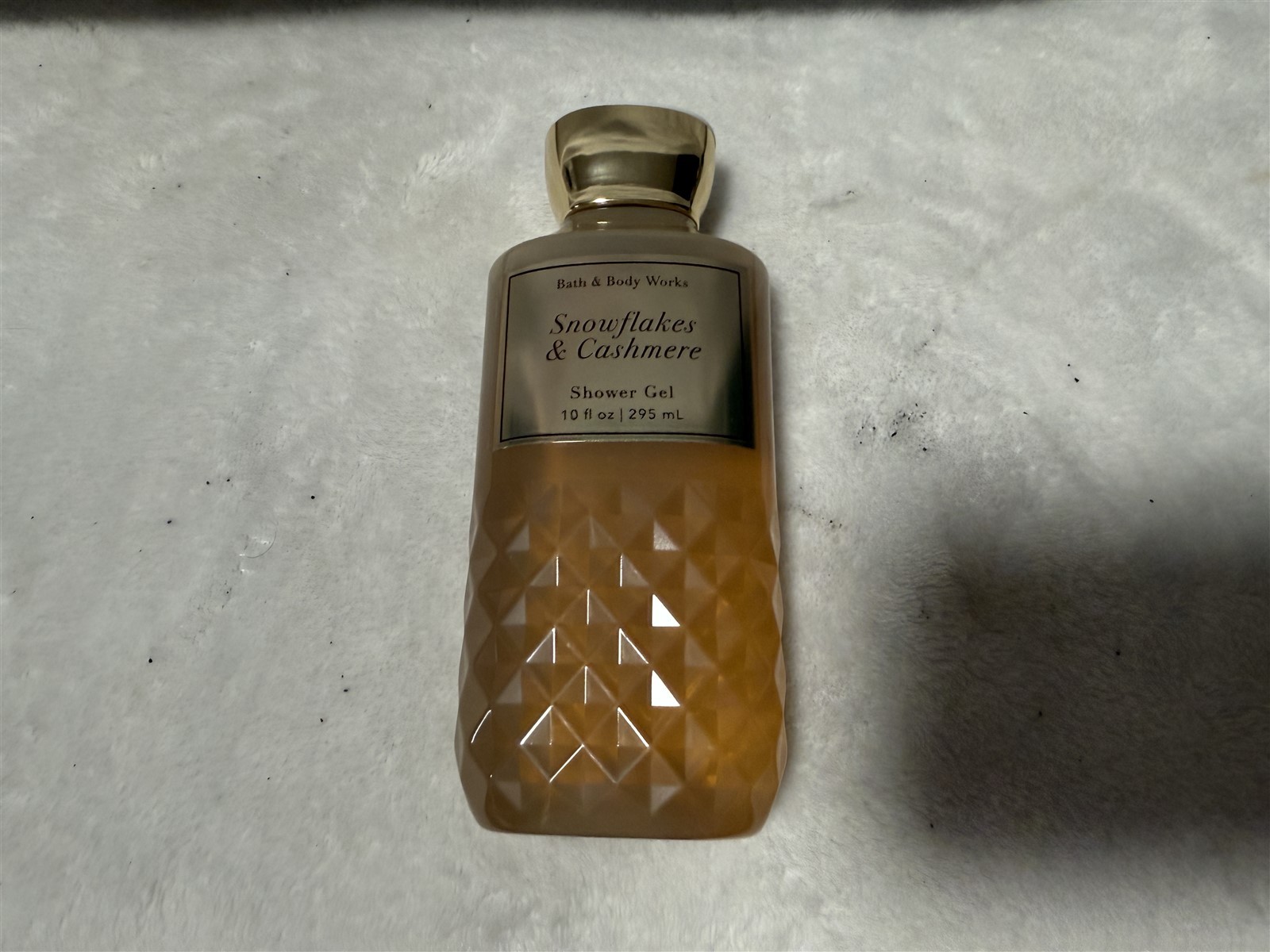BATH & BODY WORKS SNOWFLAKES & CASHMERE SHOWER GEL 10 FL OZ