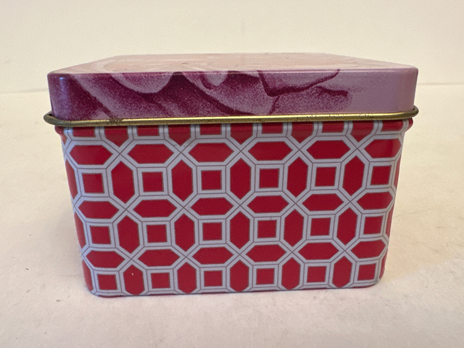 MUSE 5 Oz Wild Lavender Scented Soap Metal Keepsake Tin, Triple Milled~Veg Based